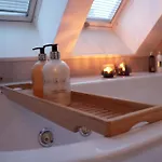 Luxus-strandhaus: Wellness-oase Mit Garten Und Grill