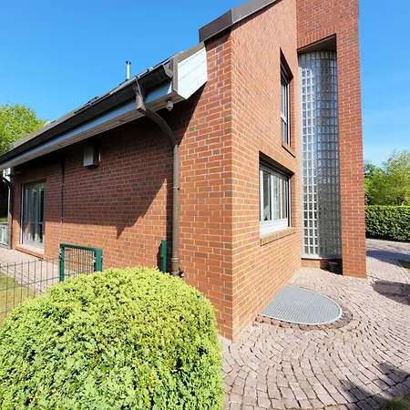 Luxus-strandhaus: Wellness-oase Mit Garten Und Grill